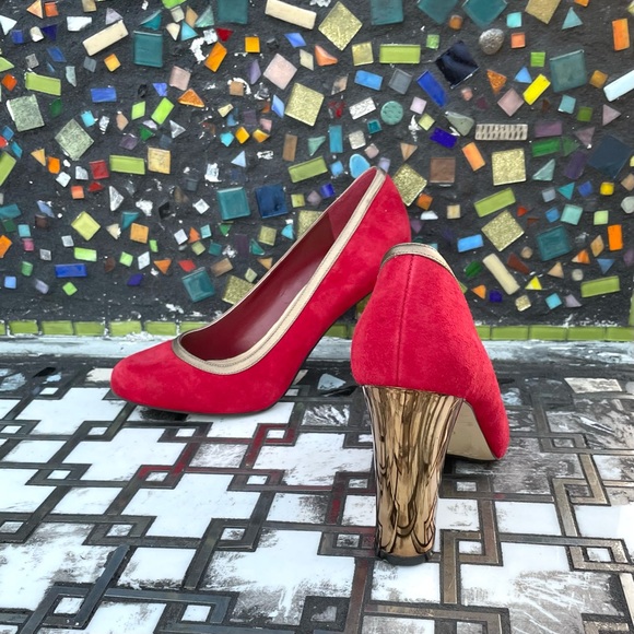 RED SHOES! Suede Cole Haan Party Pumps with Chunky Gold Heels size 9.5 - Picture 1 of 10